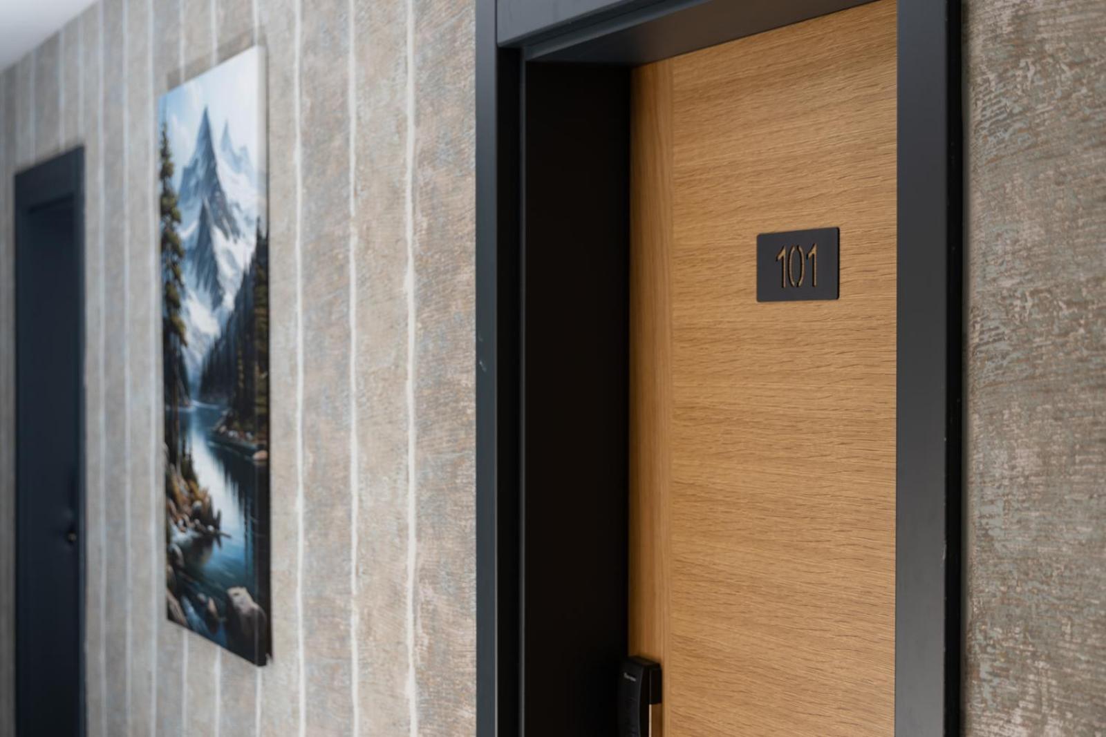 Vetus Hotel Pristina Eksteriør bilde