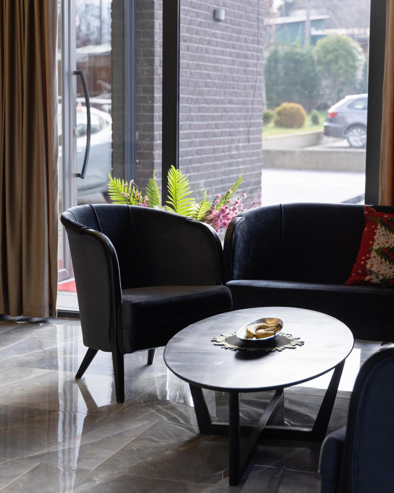 Vetus Hotel Pristina Eksteriør bilde