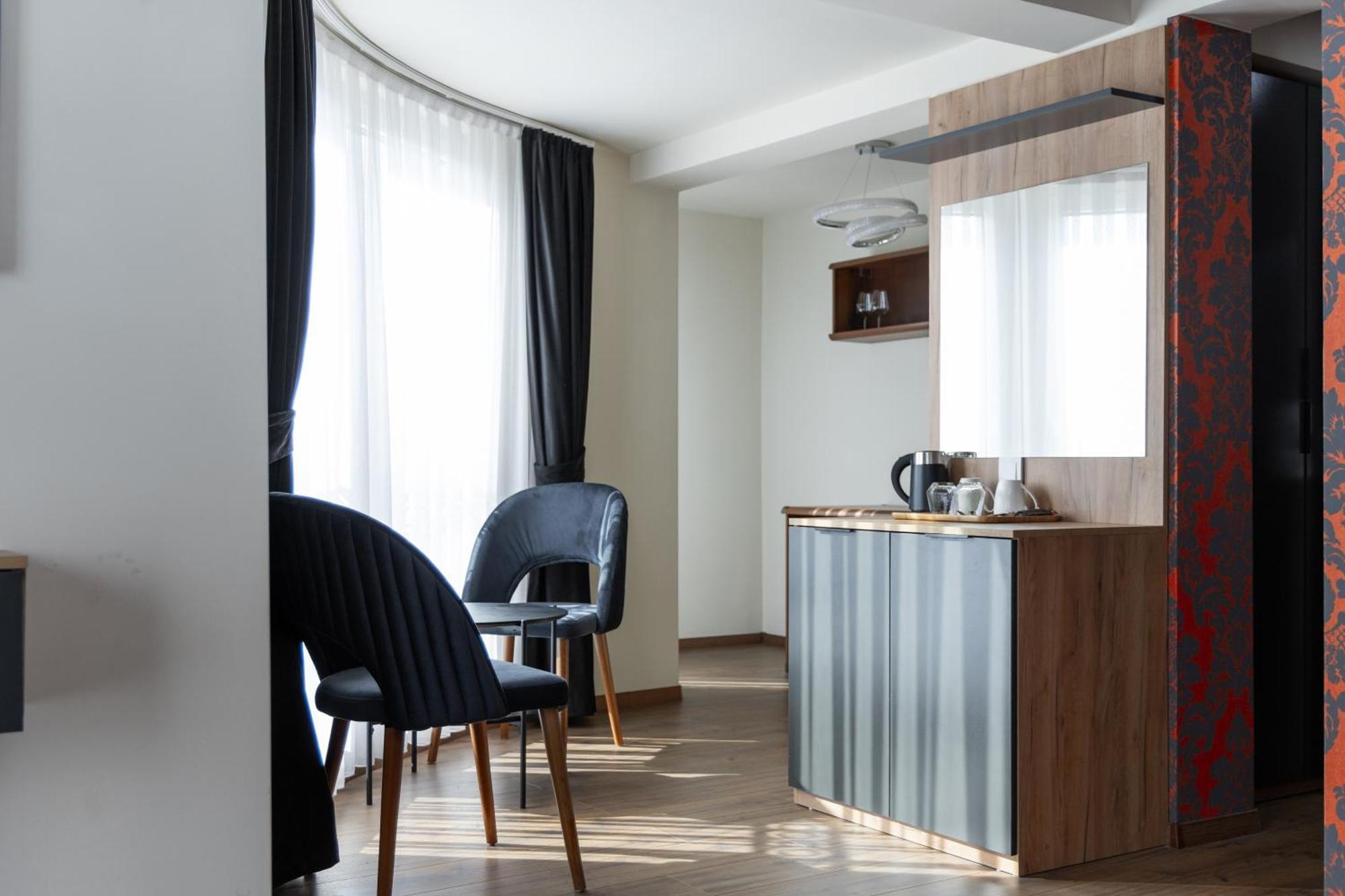Vetus Hotel Pristina Eksteriør bilde